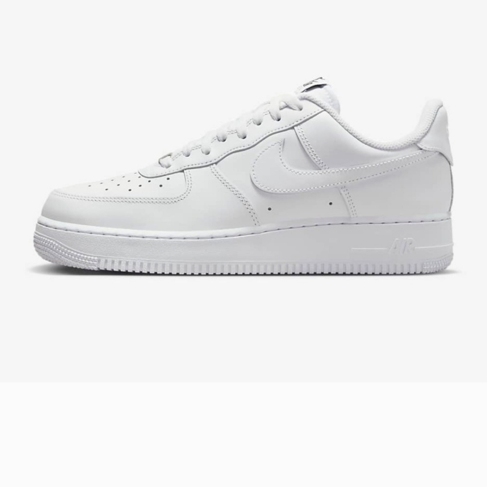 Men’s White Nike Air Force One 1 size 11.5